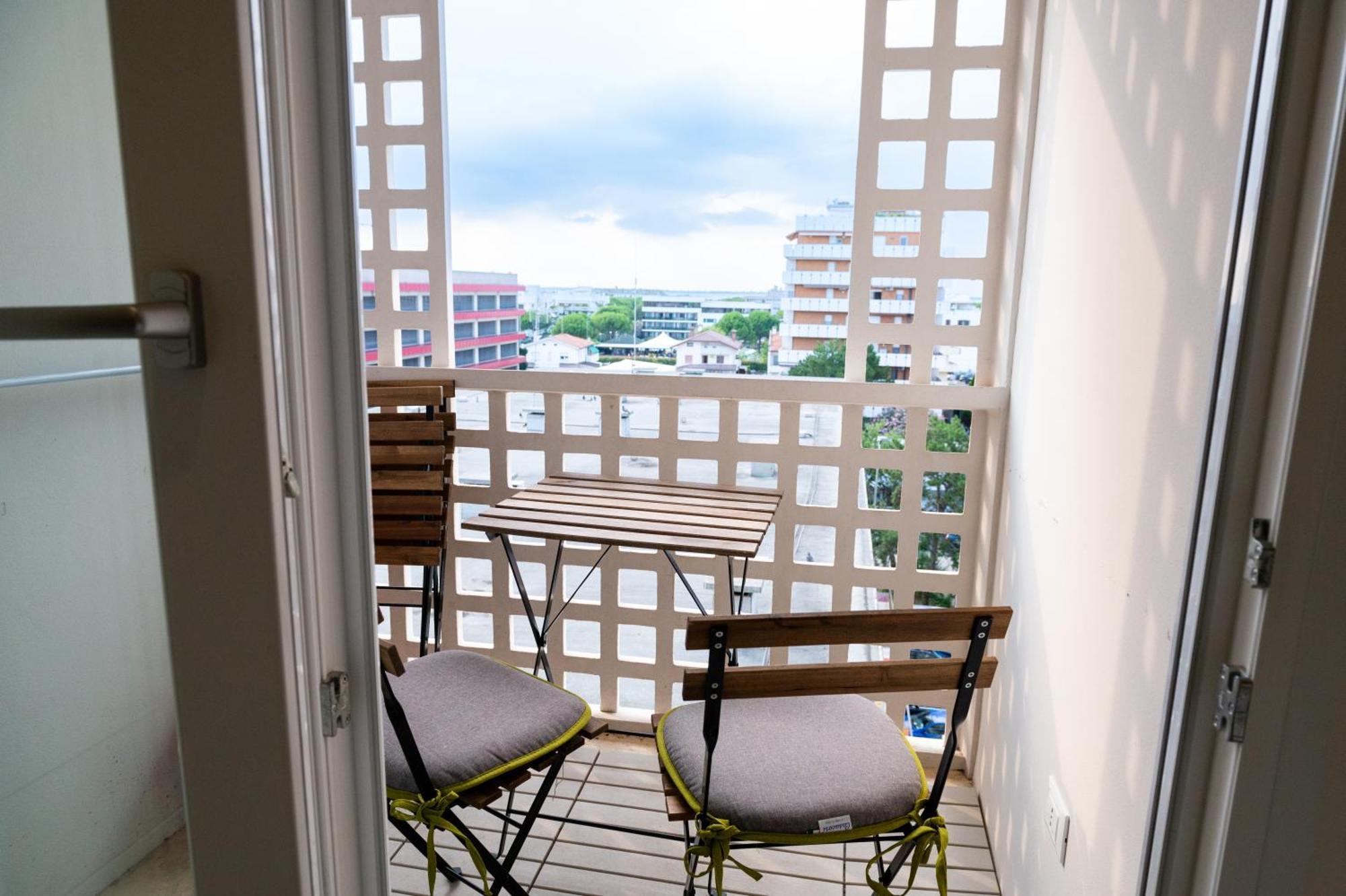 Monolocale Con Terrazza E Cucina Apartment Lignano Sabbiadoro Exterior photo